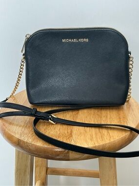 Pre-Owned Michael Kors Black Cindy Dome Crossbody Shoulder Bag